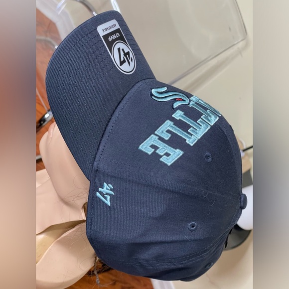 Beautiful Seattle NHL CAP - Picture 3 of 4